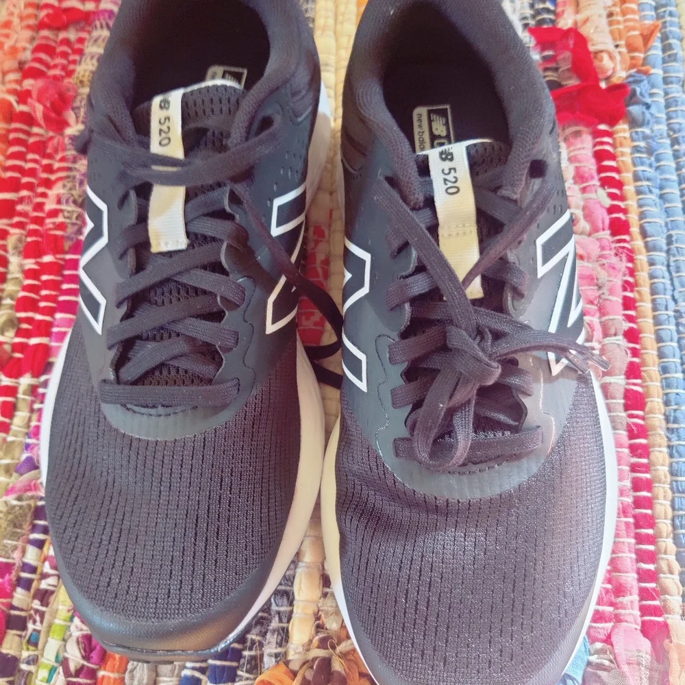 New Balance 520 - Picture 2 of 3